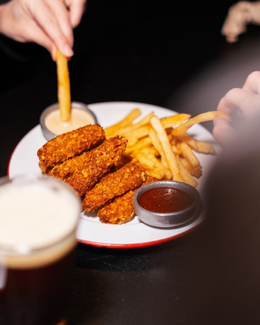 Chicken fingers con papas